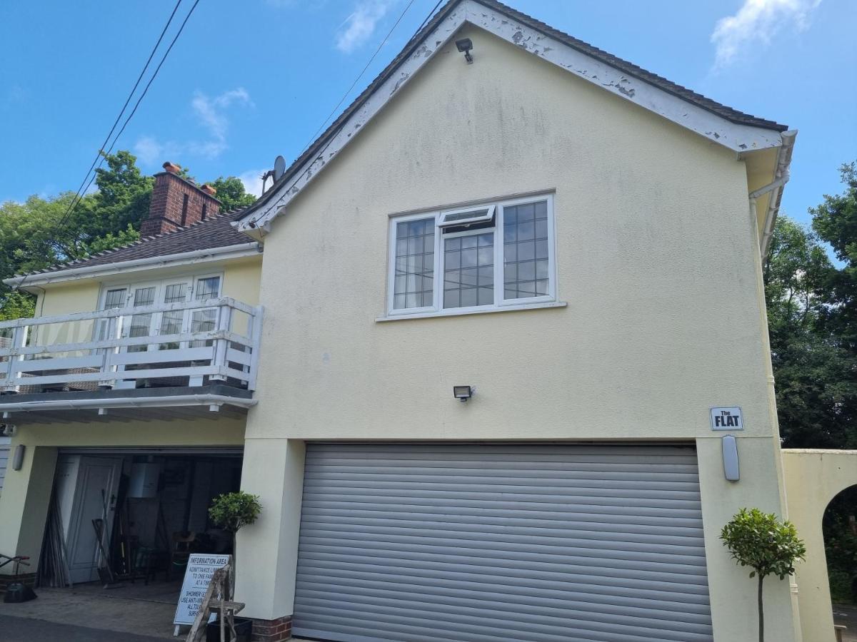 Lovely 2-Bedroom New Forest Apartment On A Farm New Milton Exterior photo